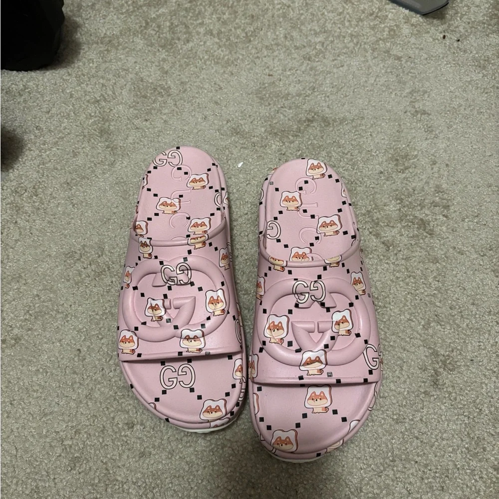 Gucci Pink Sandals Chic Designer Flip Flops - Picture 4 of 4